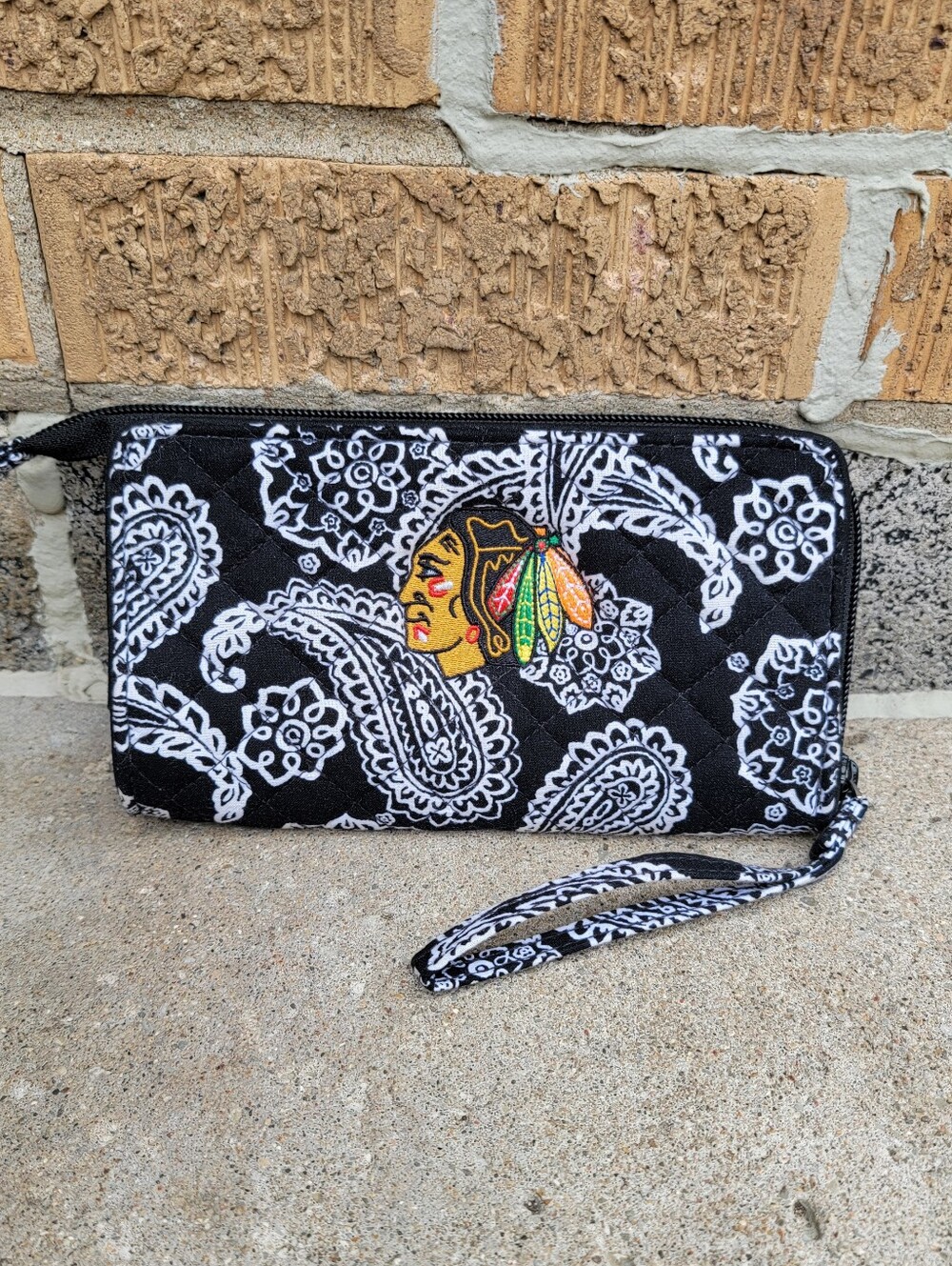 Vera Bradley Black & White Paisley Chicago Blackhawks Wristlet Wallet